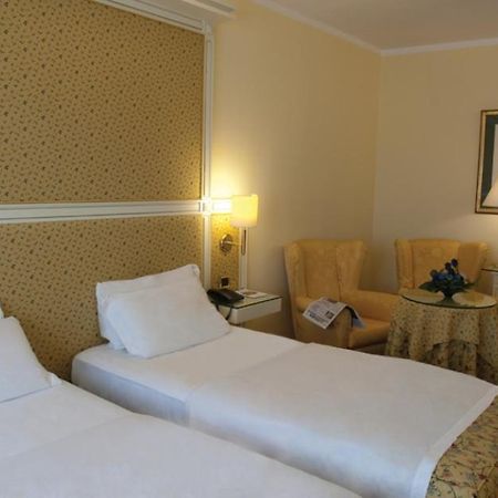 Hotel La Bussola Novara Ngoại thất bức ảnh