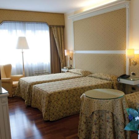 Hotel La Bussola Novara Ngoại thất bức ảnh