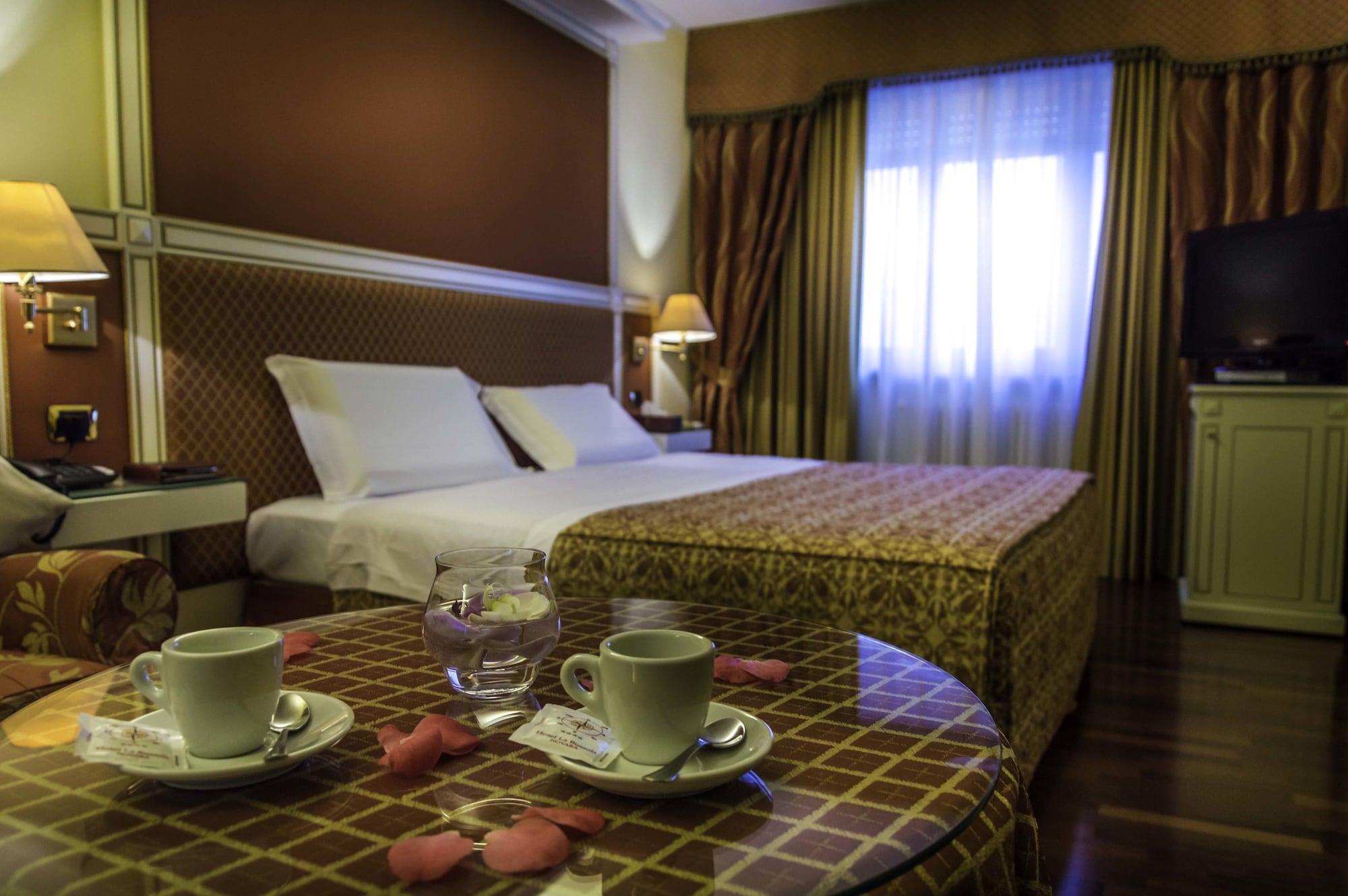 Hotel La Bussola Novara Ngoại thất bức ảnh