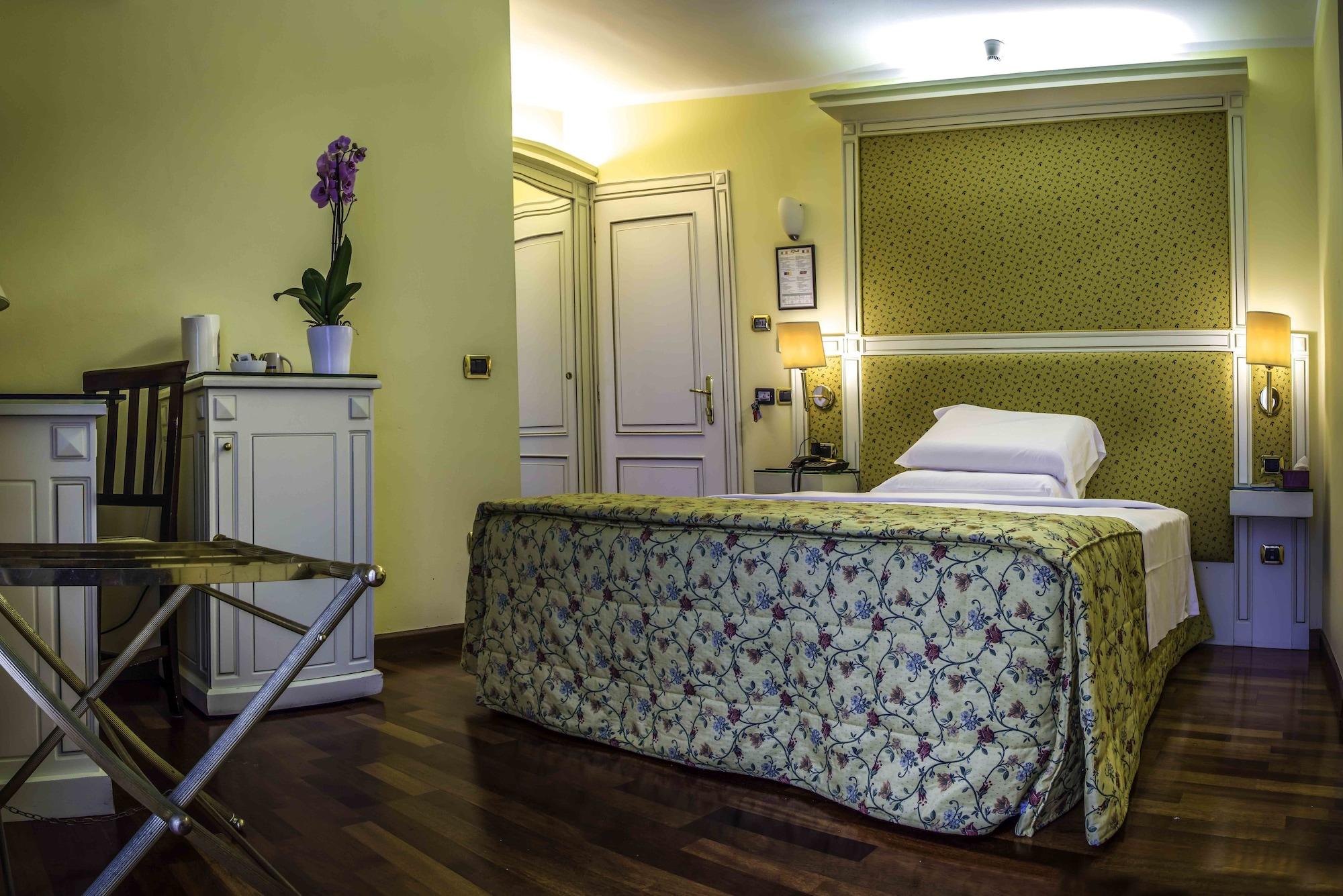 Hotel La Bussola Novara Ngoại thất bức ảnh