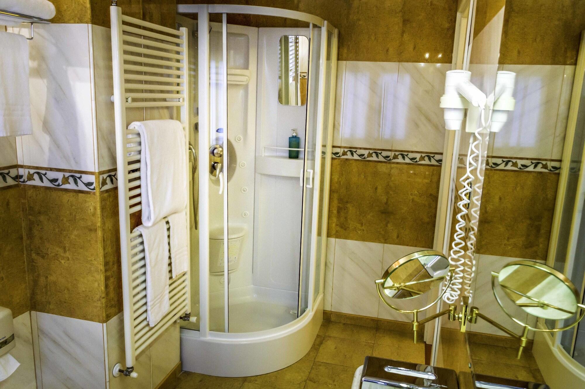 Hotel La Bussola Novara Ngoại thất bức ảnh
