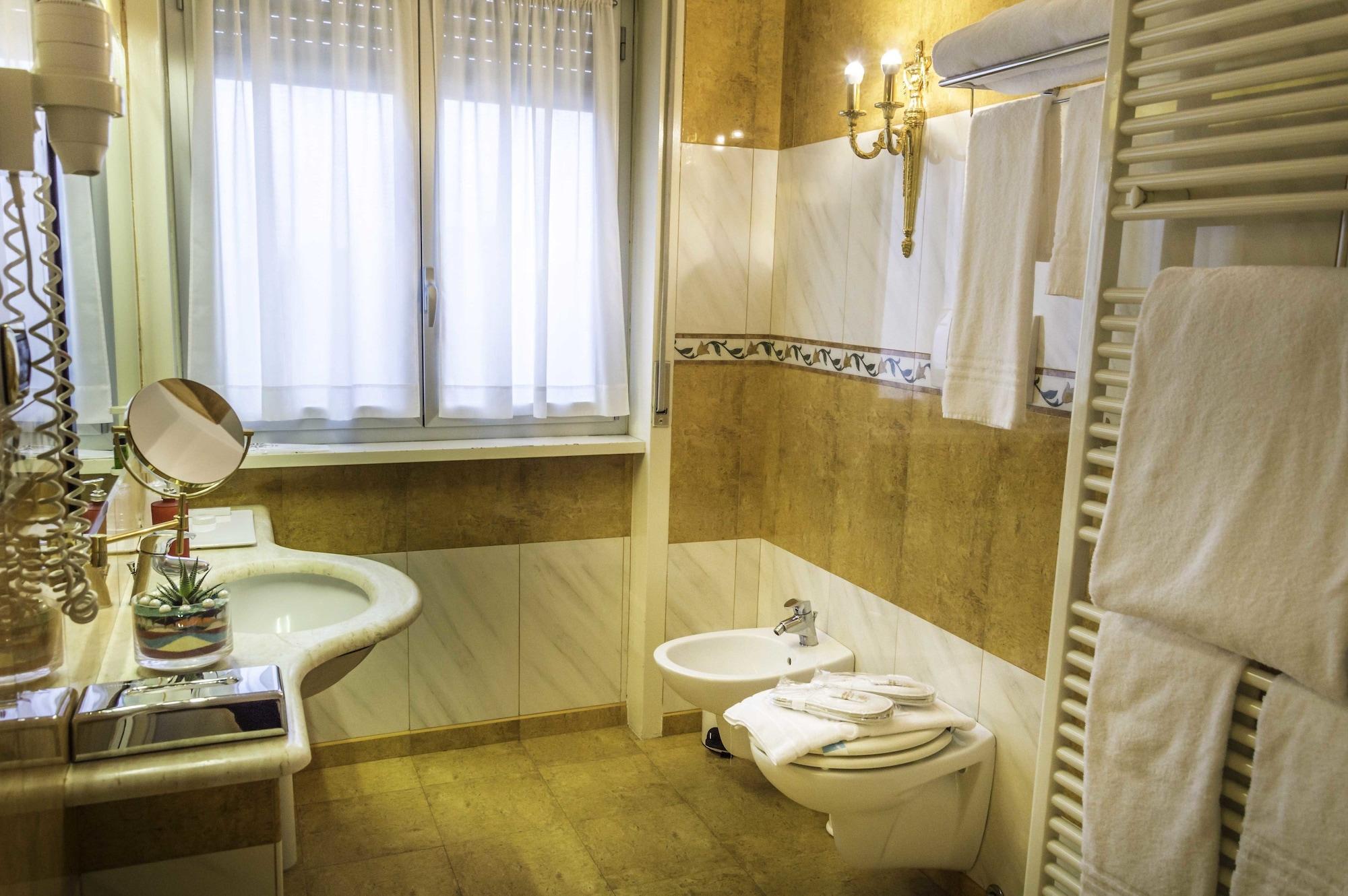 Hotel La Bussola Novara Ngoại thất bức ảnh