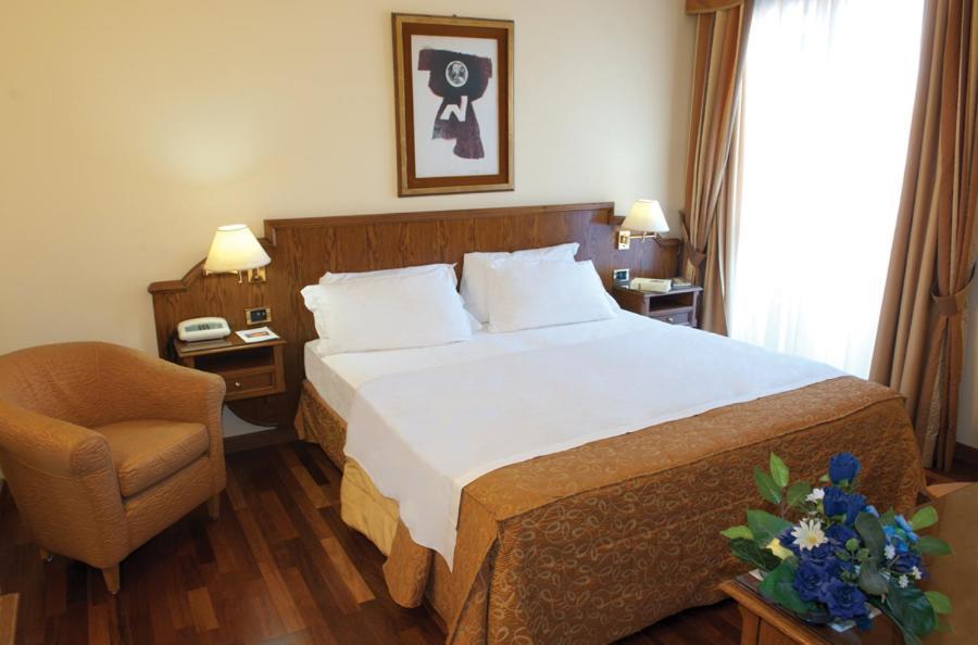 Hotel La Bussola Novara Ngoại thất bức ảnh