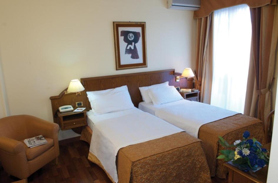Hotel La Bussola Novara Ngoại thất bức ảnh
