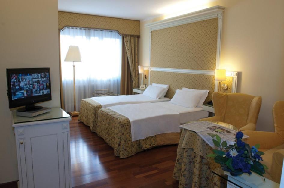 Hotel La Bussola Novara Ngoại thất bức ảnh