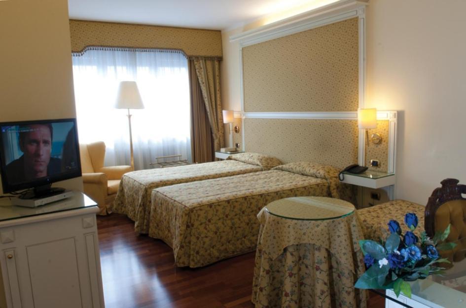 Hotel La Bussola Novara Ngoại thất bức ảnh