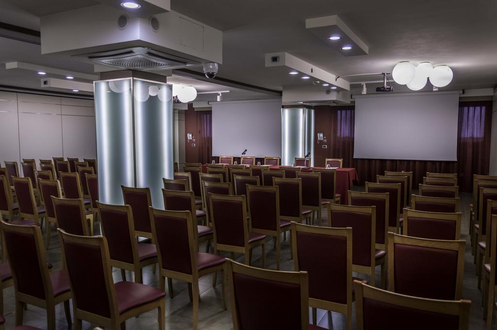 Hotel La Bussola Novara Ngoại thất bức ảnh