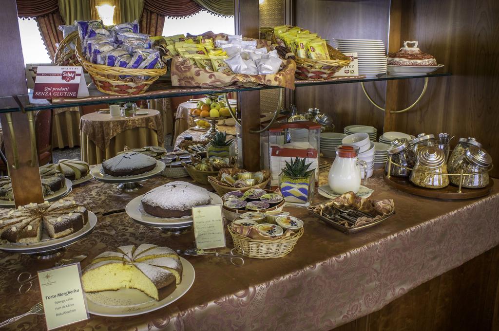 Hotel La Bussola Novara Ngoại thất bức ảnh