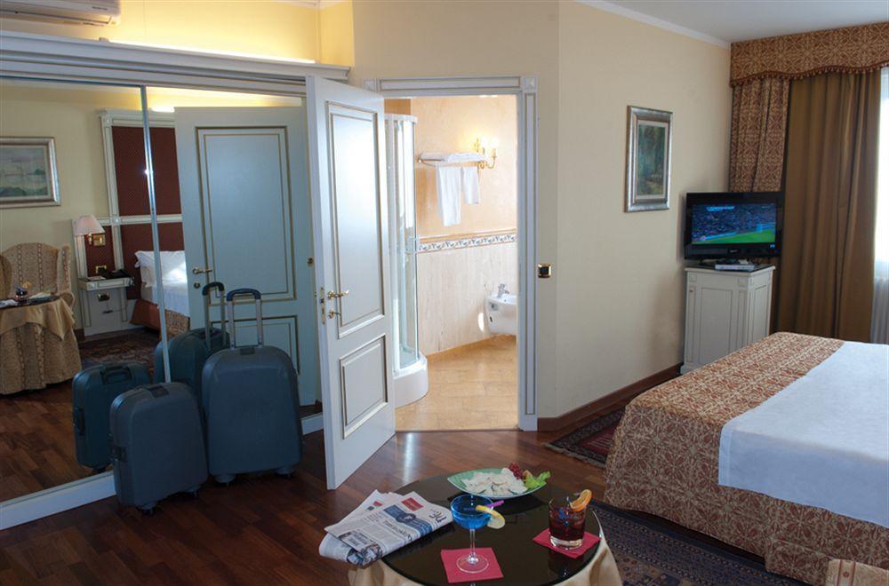 Hotel La Bussola Novara Ngoại thất bức ảnh